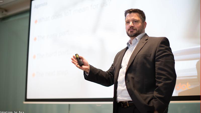 Datos duros: Integrando PowerBI para entender la fuga de clientes